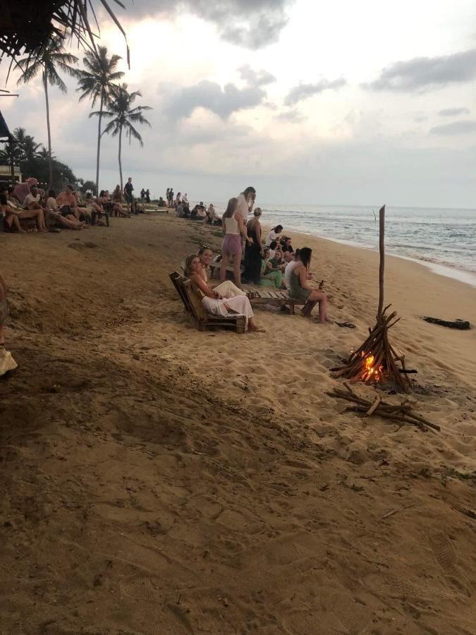 Sundance Surf Coconut Point Weligama Exterior foto